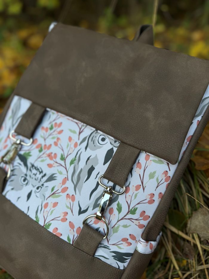 Kuprinė su karabinais