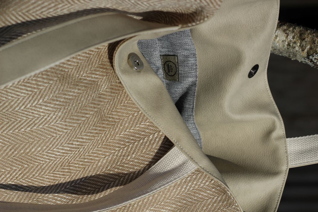 Didelė talpi rankinė krepšys