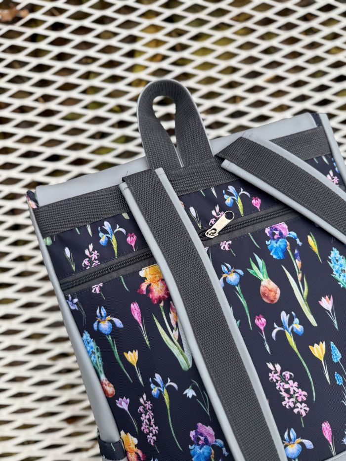 Kuprinė su karabinais