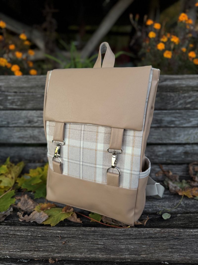 Kuprinė su karabinais