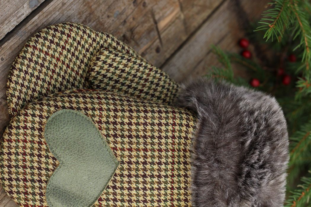 Pirštinės su širdelės aplikacija