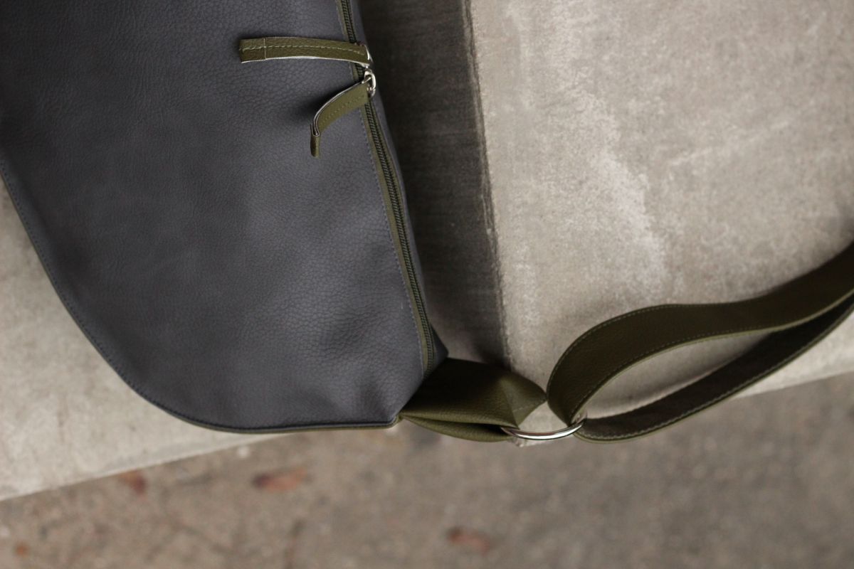 Pusmėnulio formos rankinė