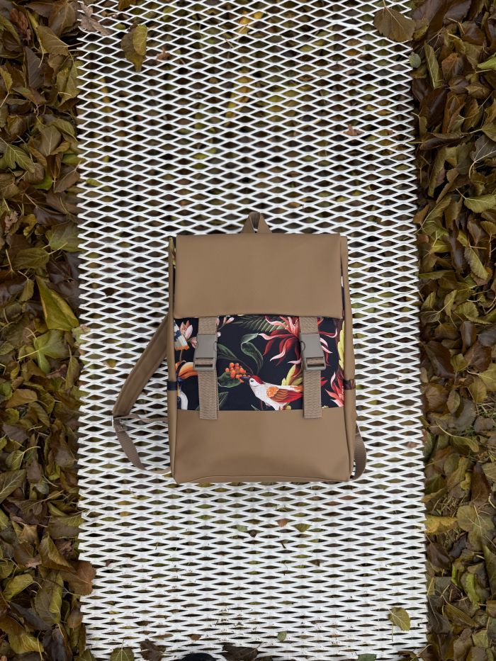 Kuprinė su plastikiniais užsegimais 