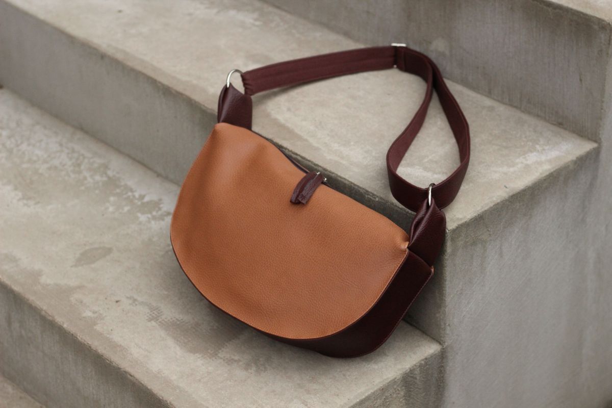 Pusmėnulio formos rankinė