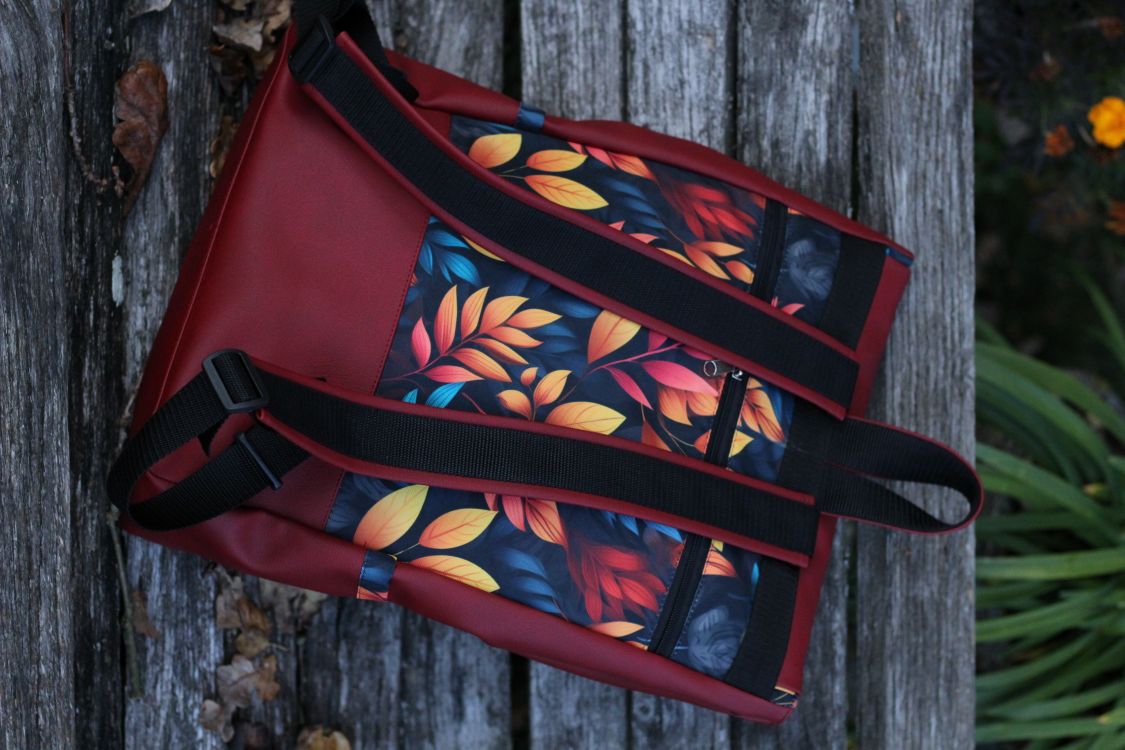 Kuprinė su plastikiniais užsegimais 