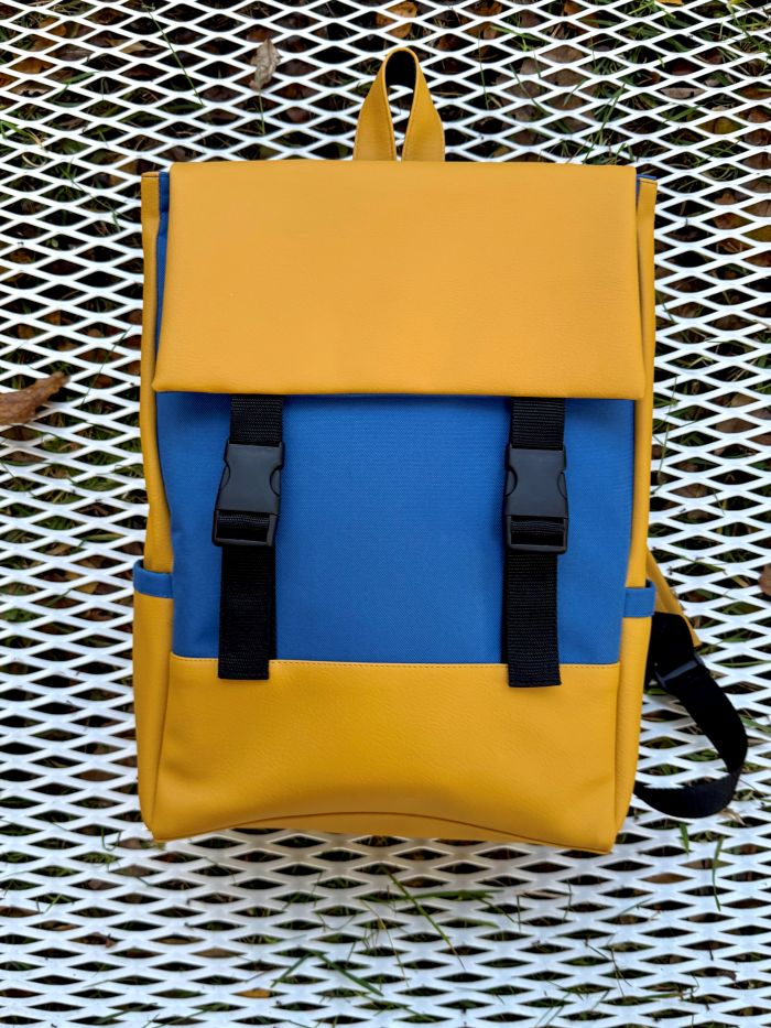 Kuprinė su plastikiniais užsegimais 