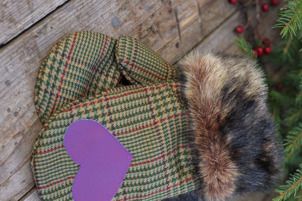 Pirštinės su širdelės aplikacija