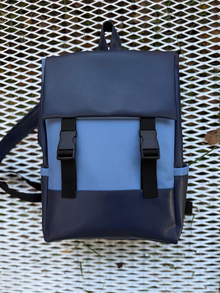 Kuprinė su plastikiniais užsegimais 