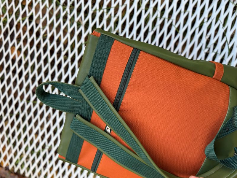 Kuprinė su plastikiniais užsegimais 