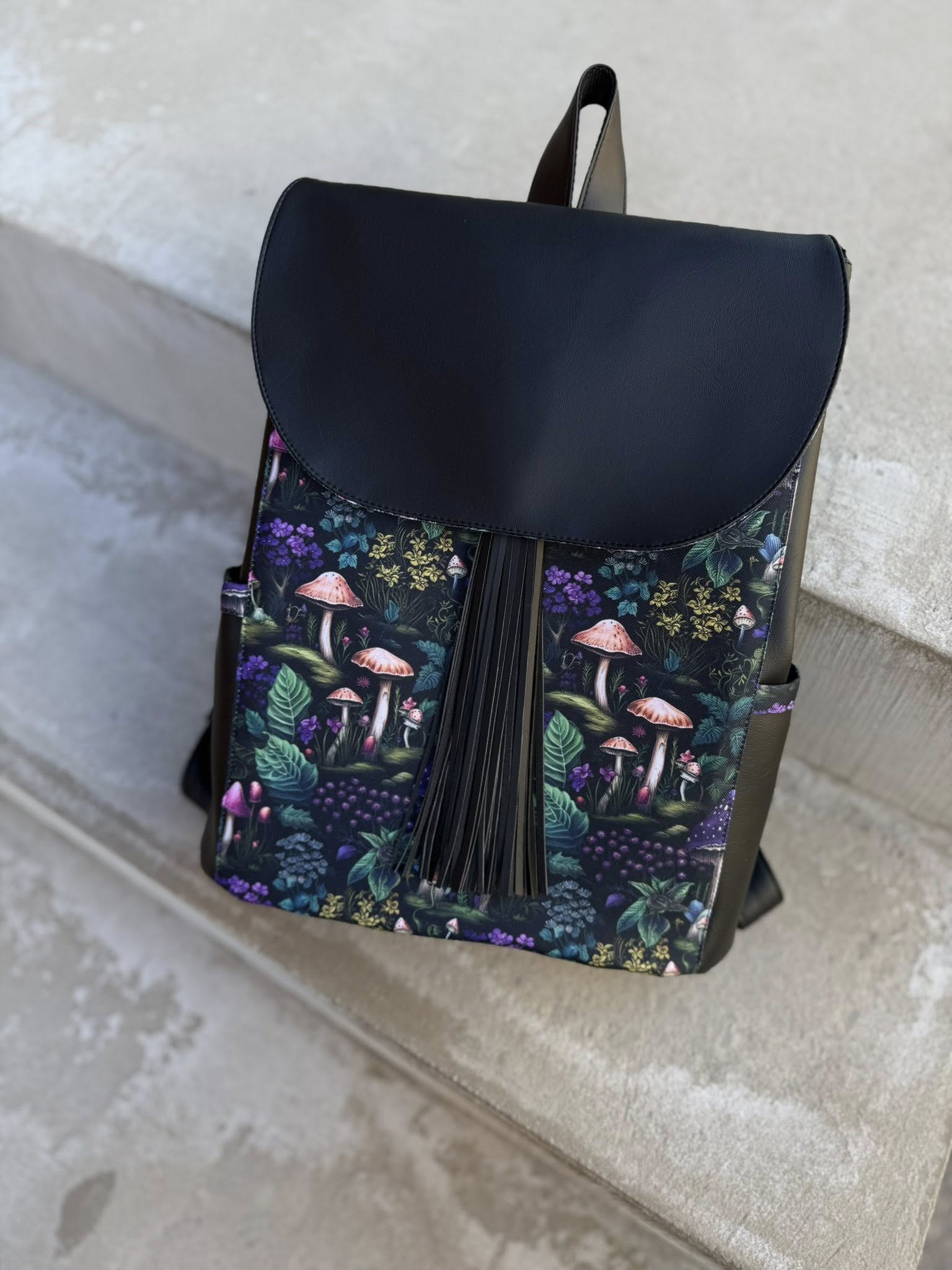 Kuprinė su nusegamu kutu