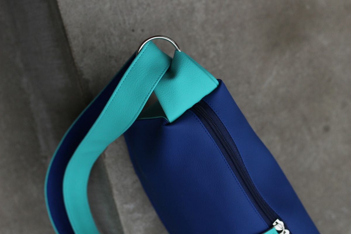 Pusmėnulio formos rankinė