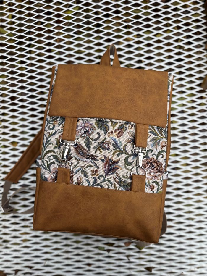 Kuprinė su karabinais