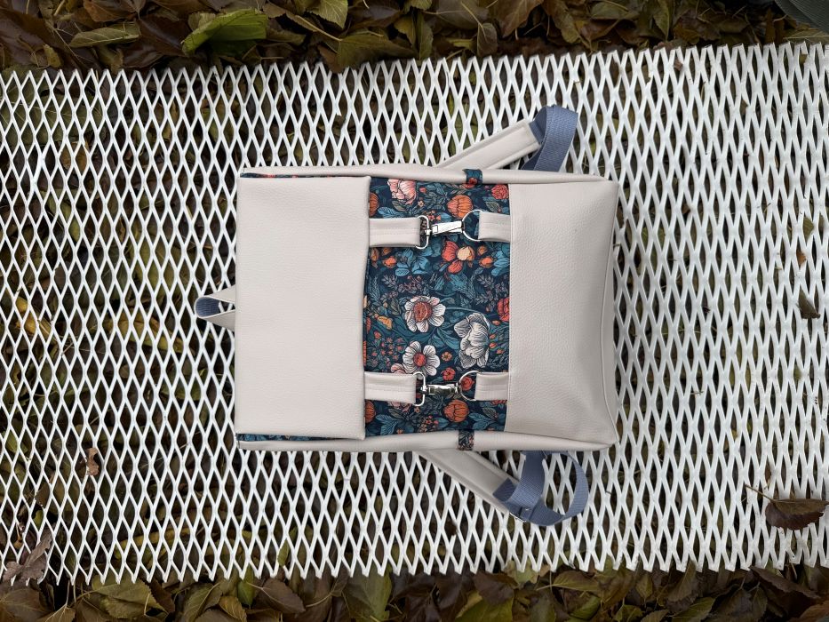 Kuprinė su karabinais