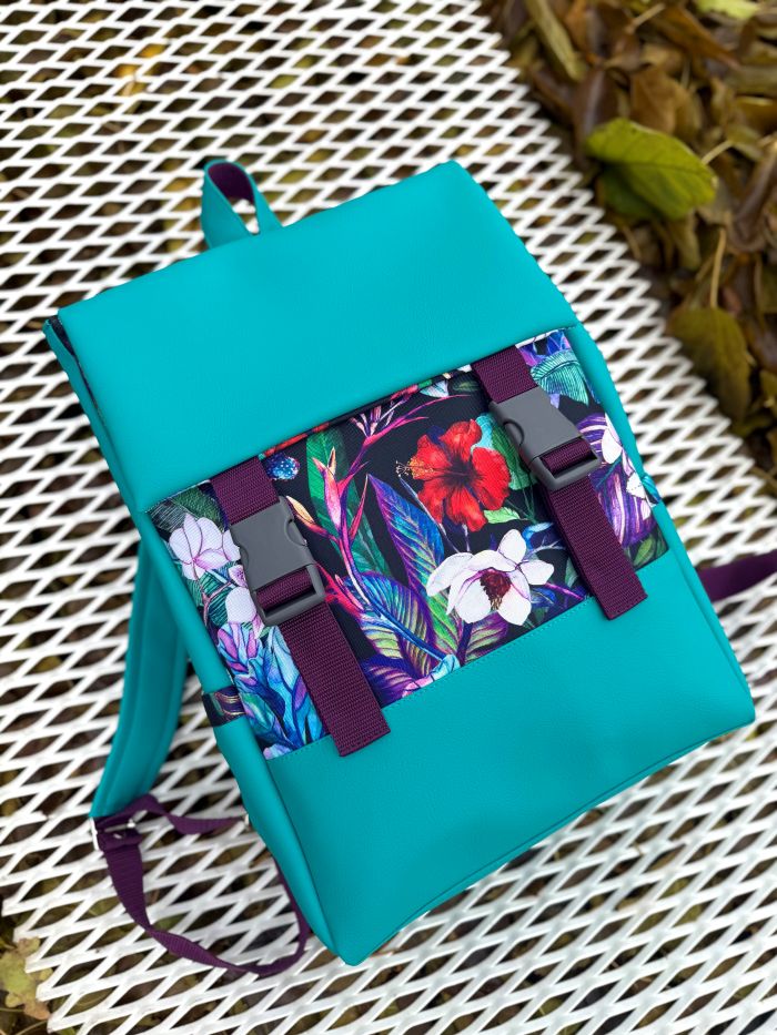 Kuprinė su plastikiniais užsegimais