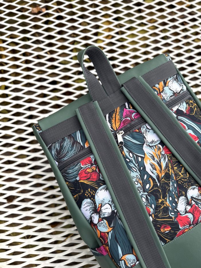 Kuprinė su plastikiniais užsegimais 