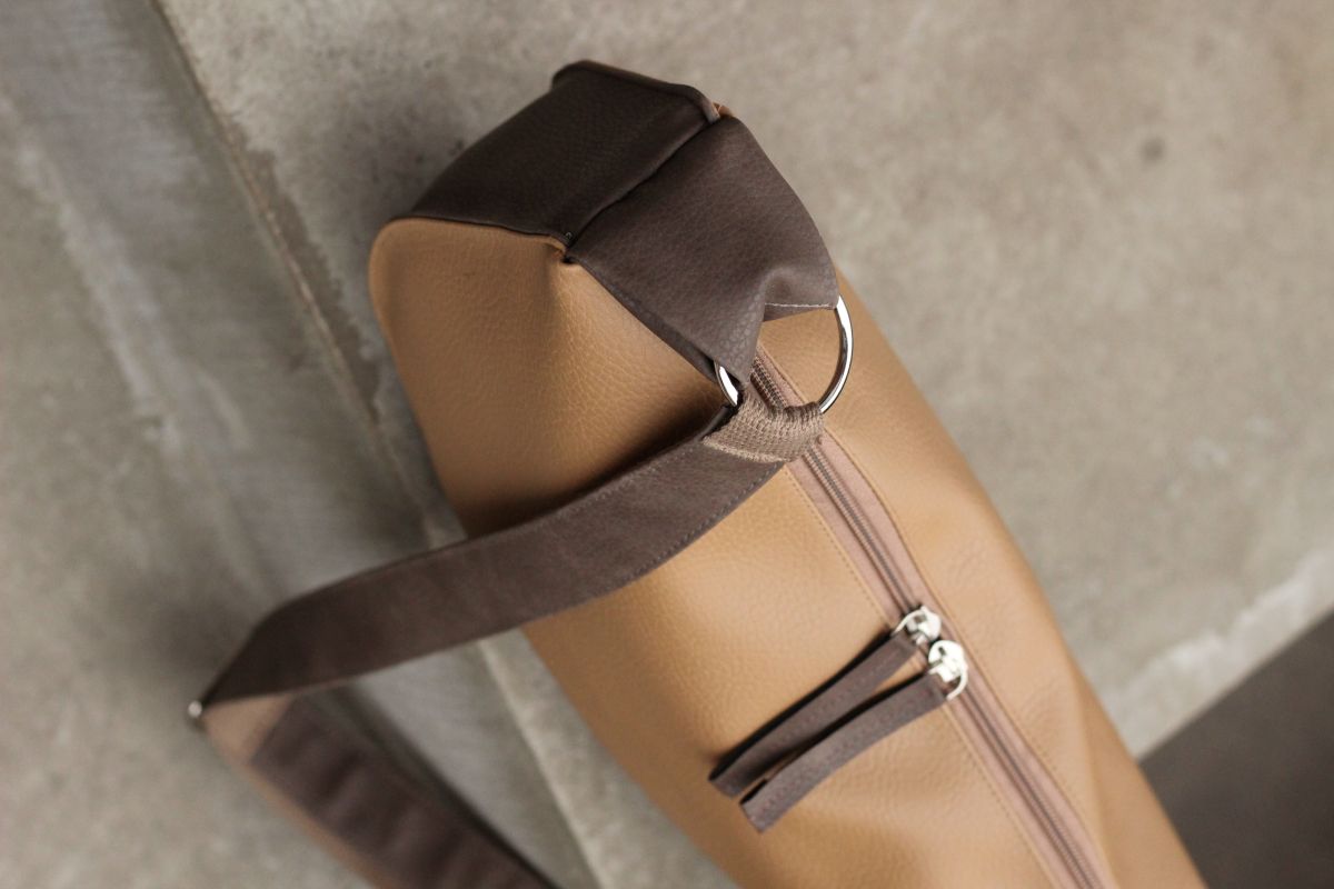 Pusmėnulio formos rankinė