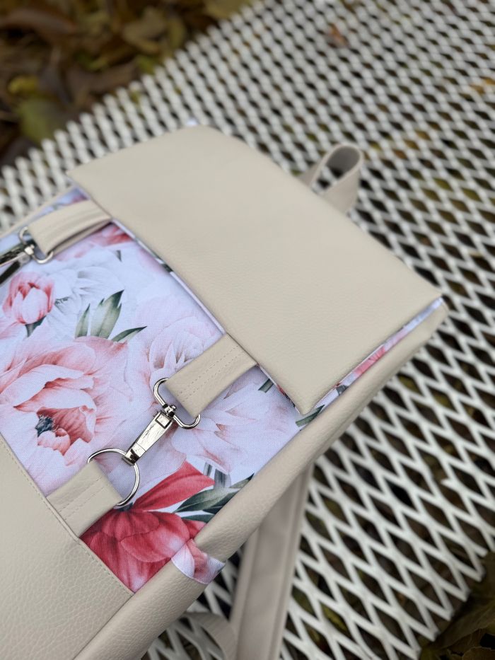 Kuprinė su karabinais