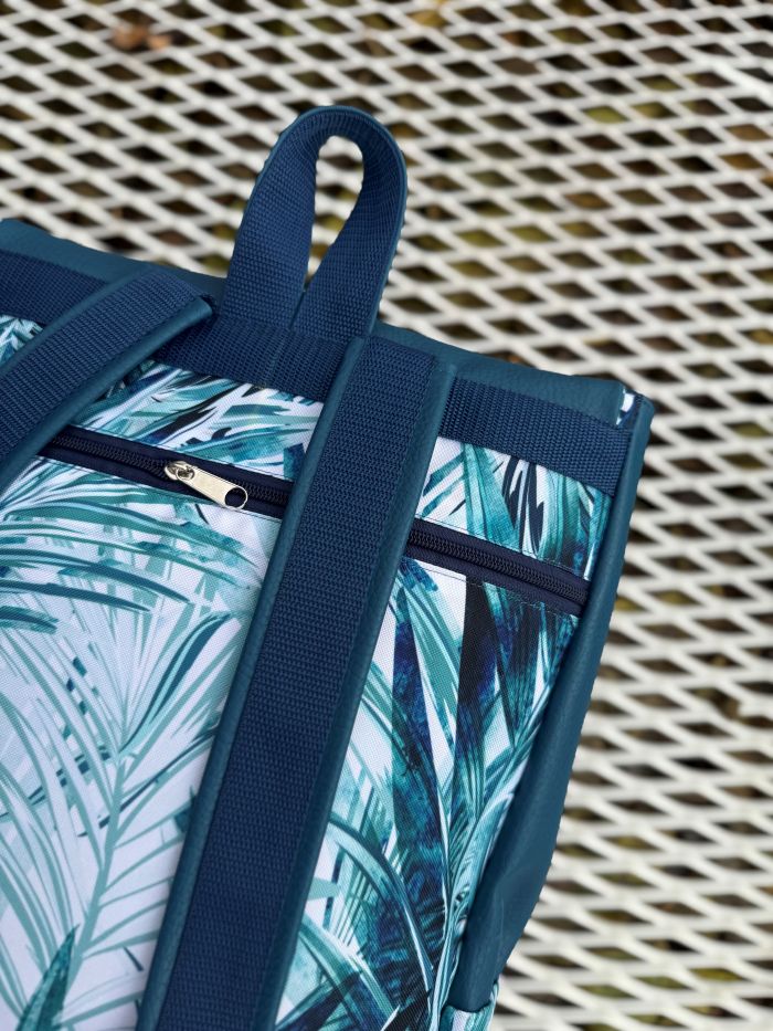 Kuprinė su karabinais