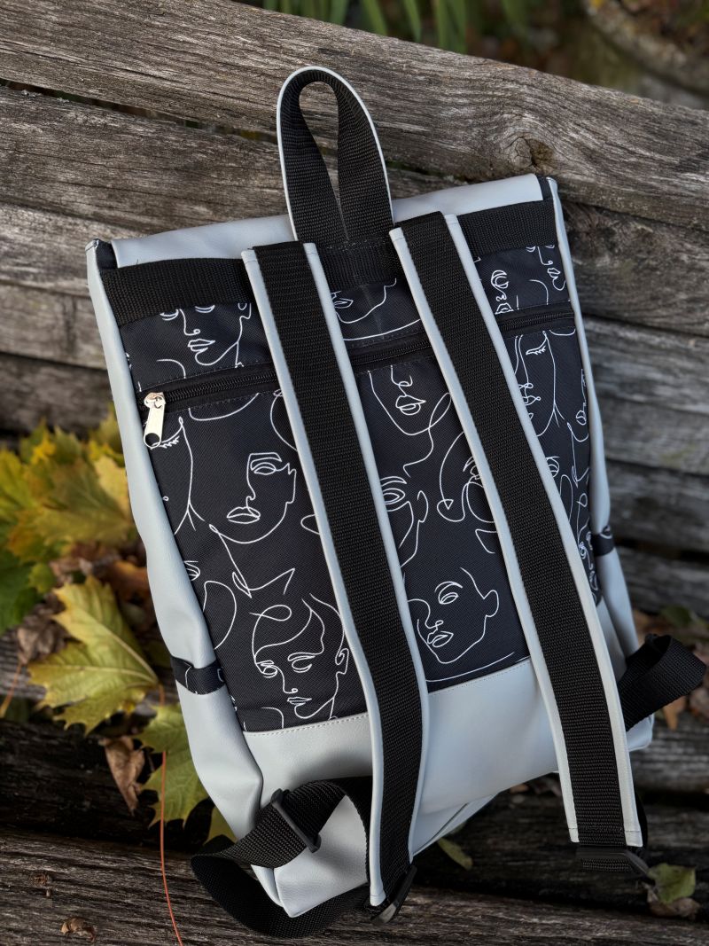 Kuprinė su plastikiniais užsegimais 