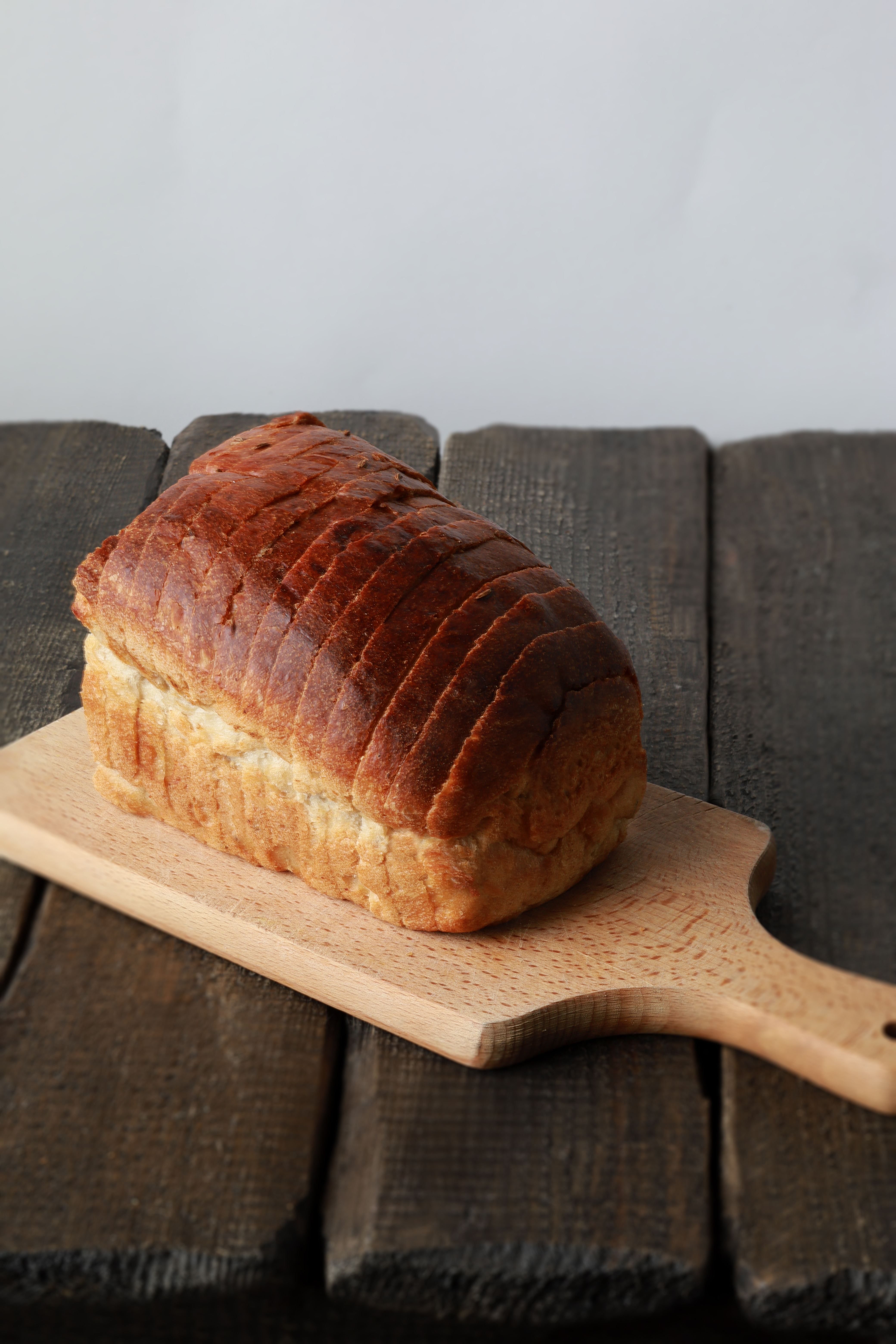 Balta kvietinė duona RAIKYTA