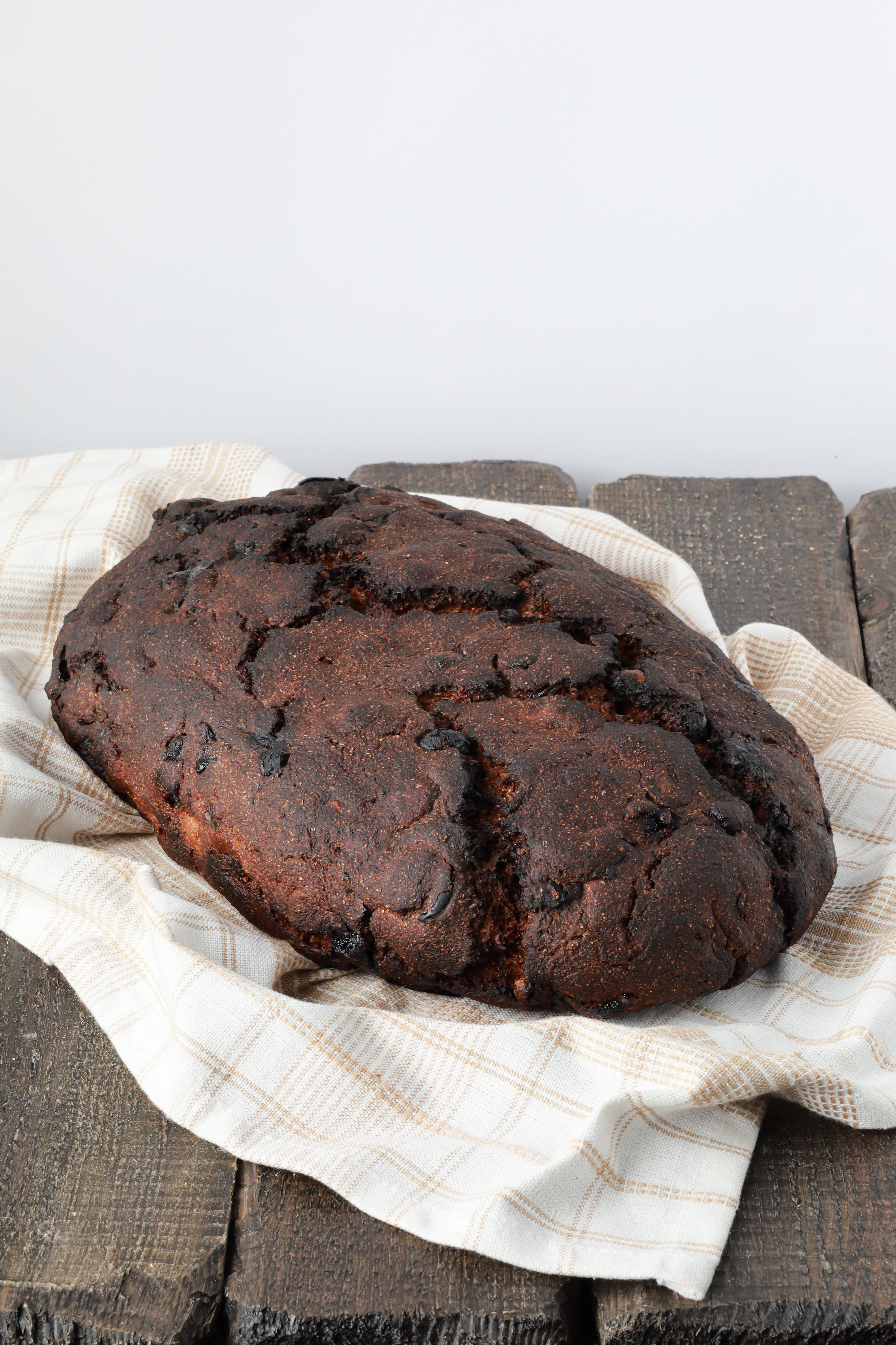 Juoda ruginė vaisinė duona