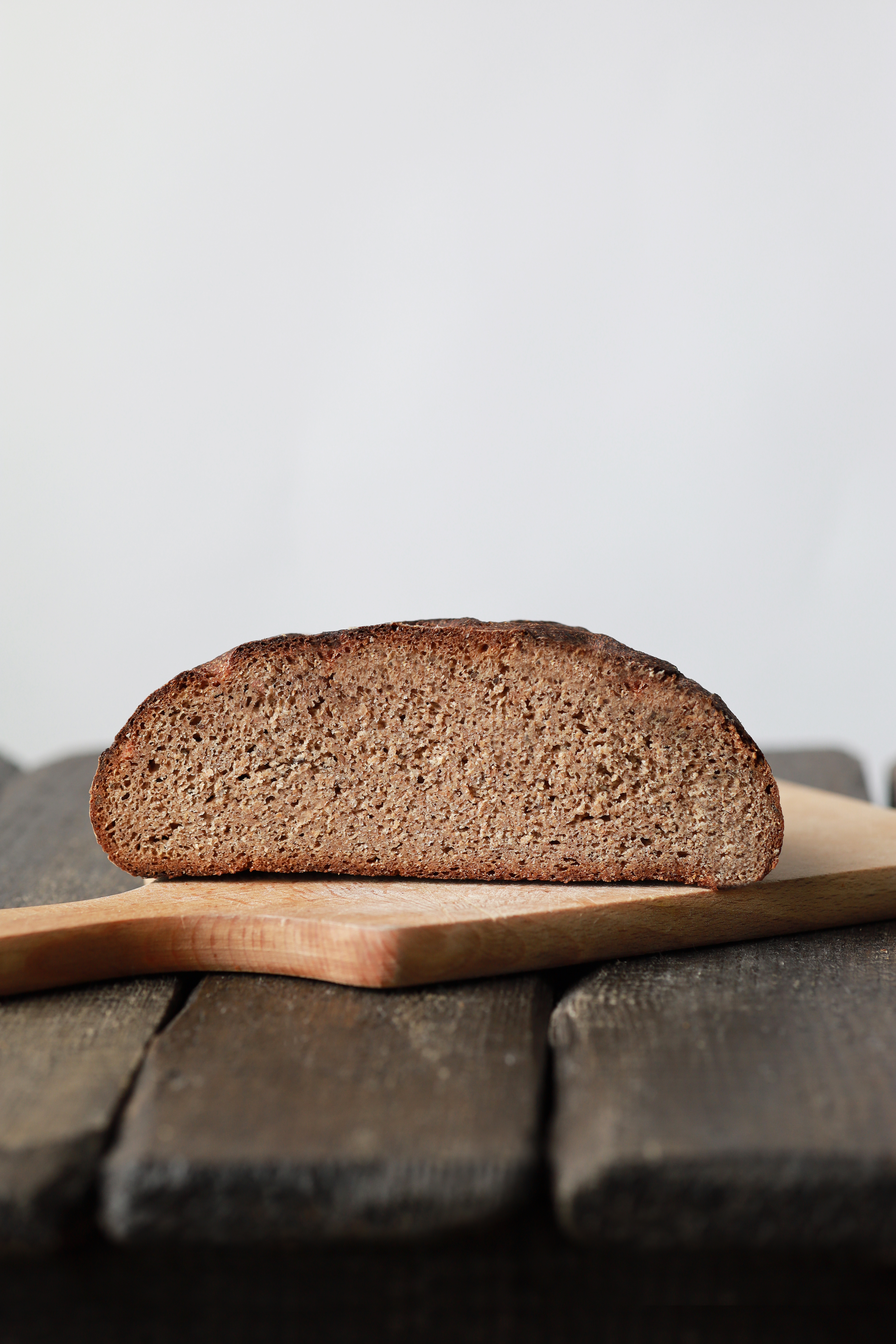 Juoda ruginė duona be pridėtinio cukraus