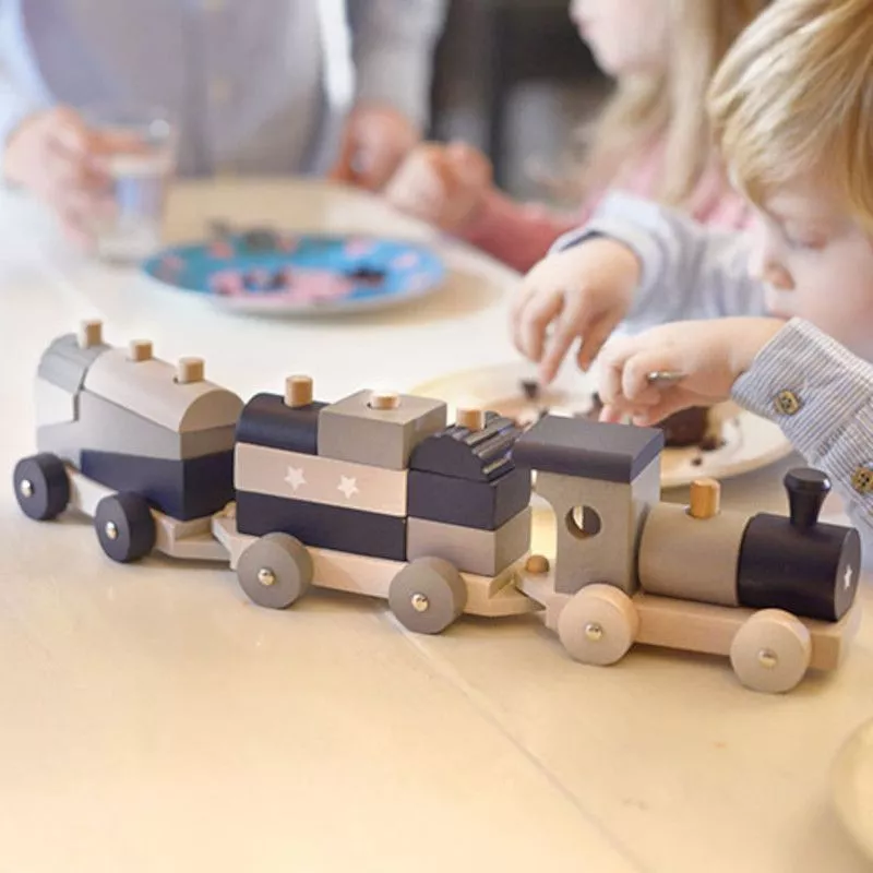 Traukinys - formų rūšiuoklis (pastelinių spalvų)