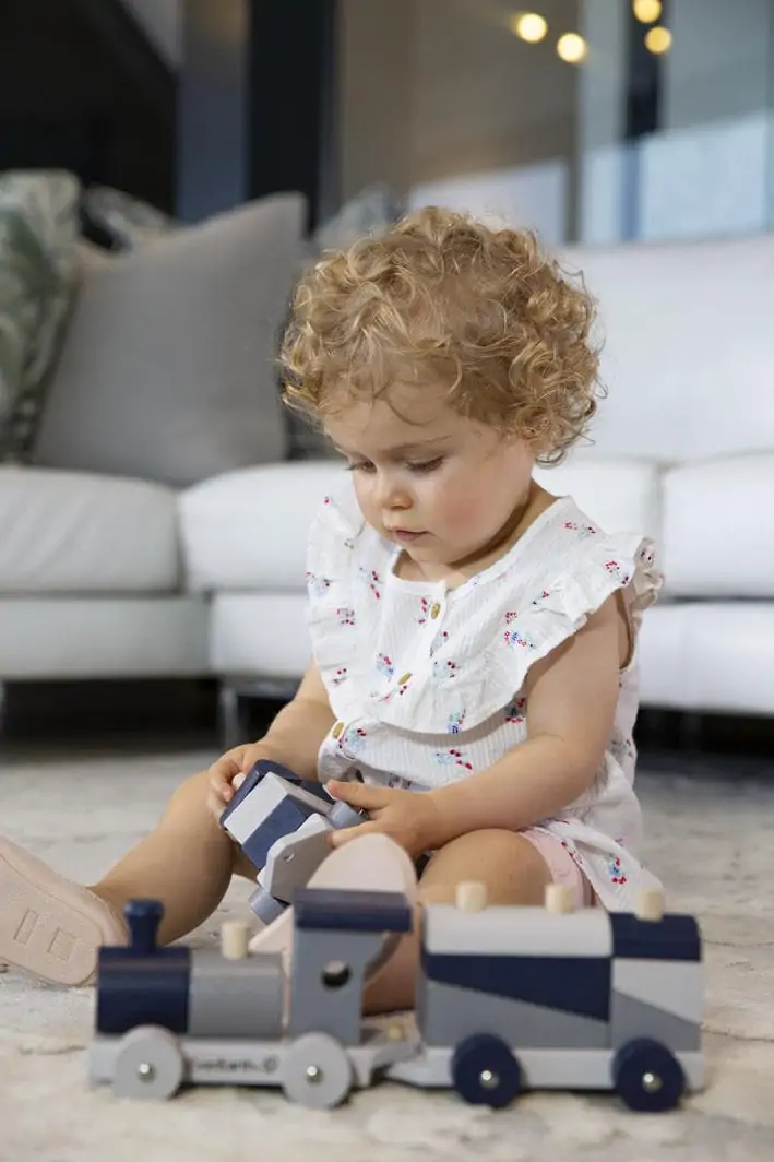 Traukinys - formų rūšiuoklis (pastelinių spalvų)