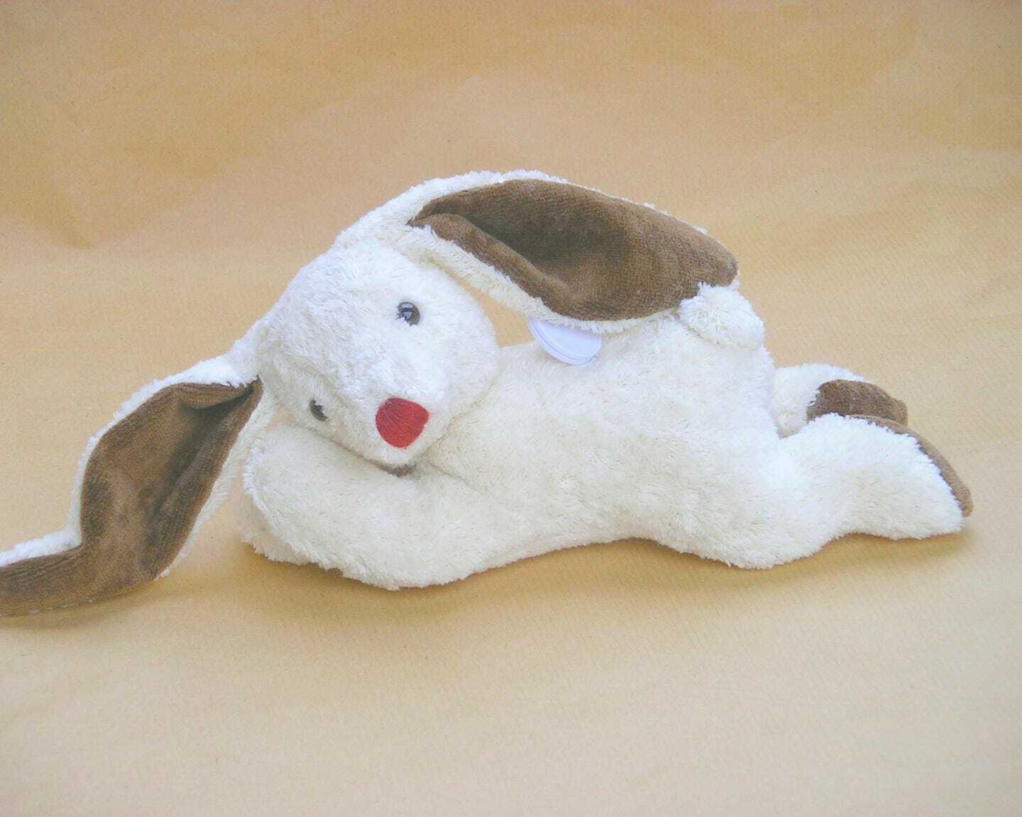 Gulintis pliušinis zuikutis su muzikine dėžute