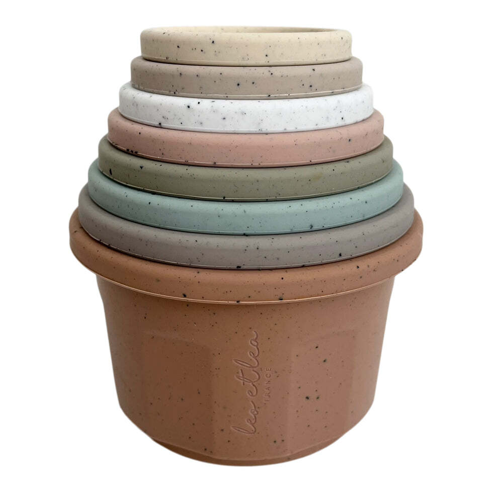 Puodelių bokštelis - Leo et Lea