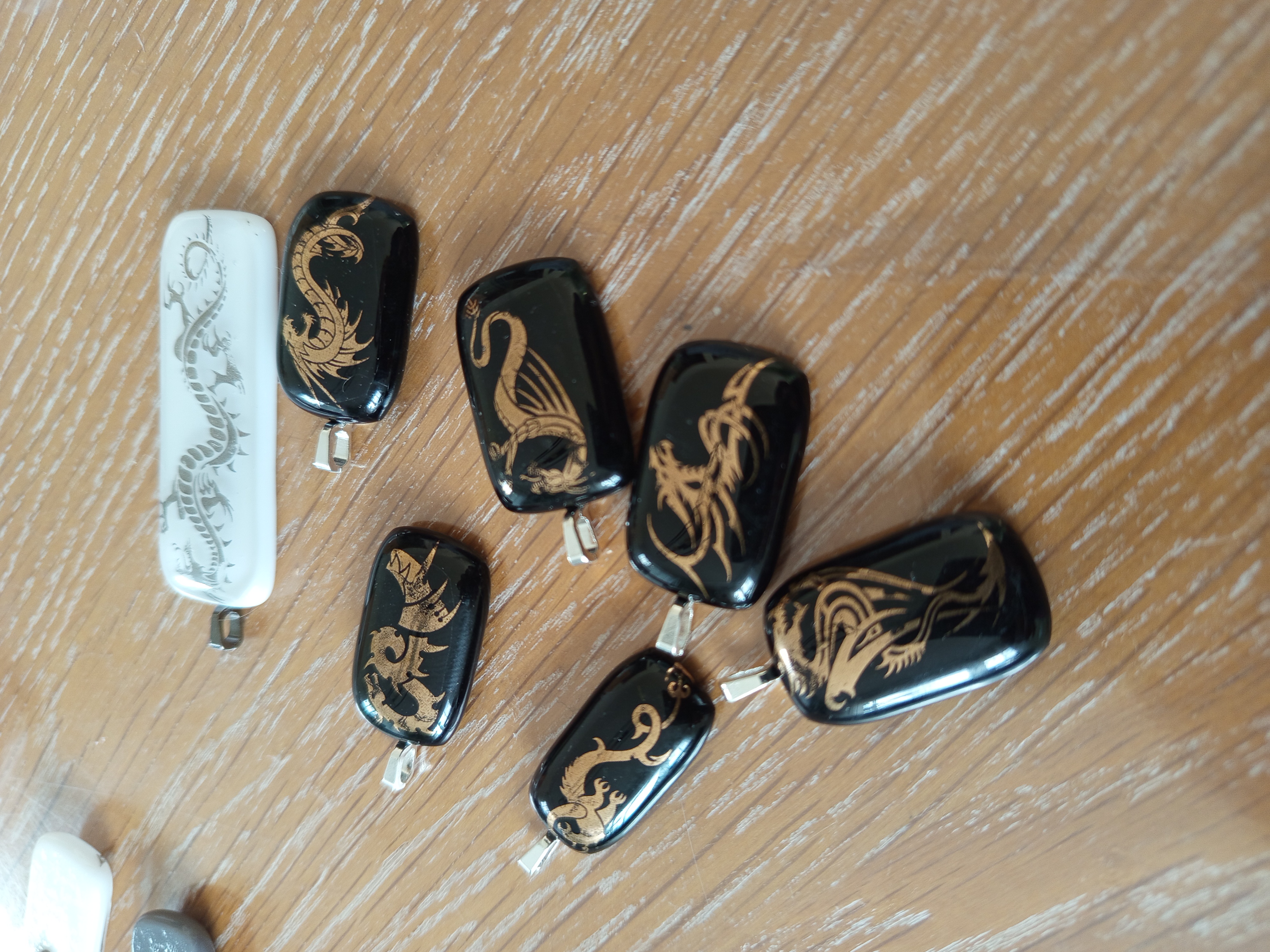 Pendentifs Dragon en verre