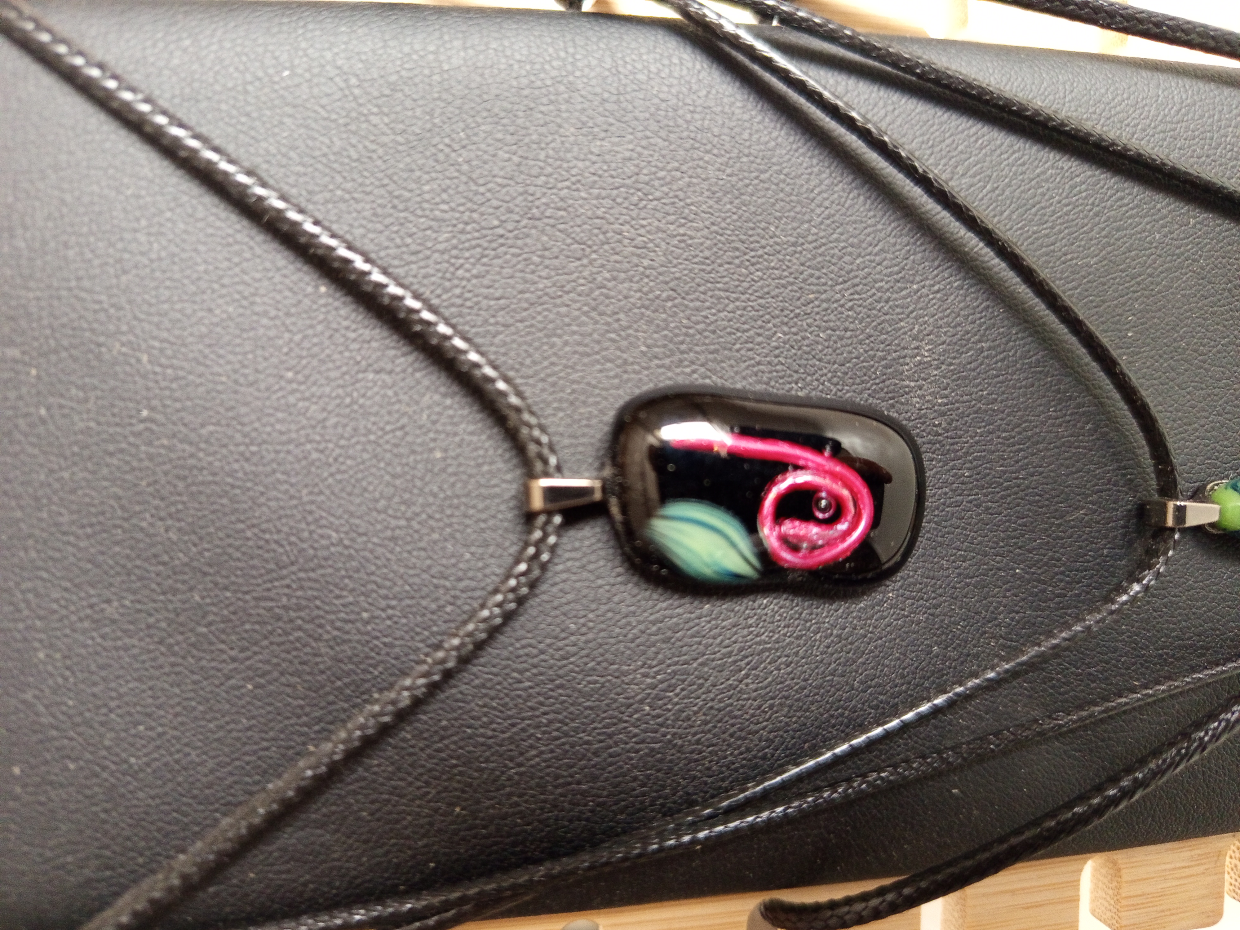 Collier pendentif en verre