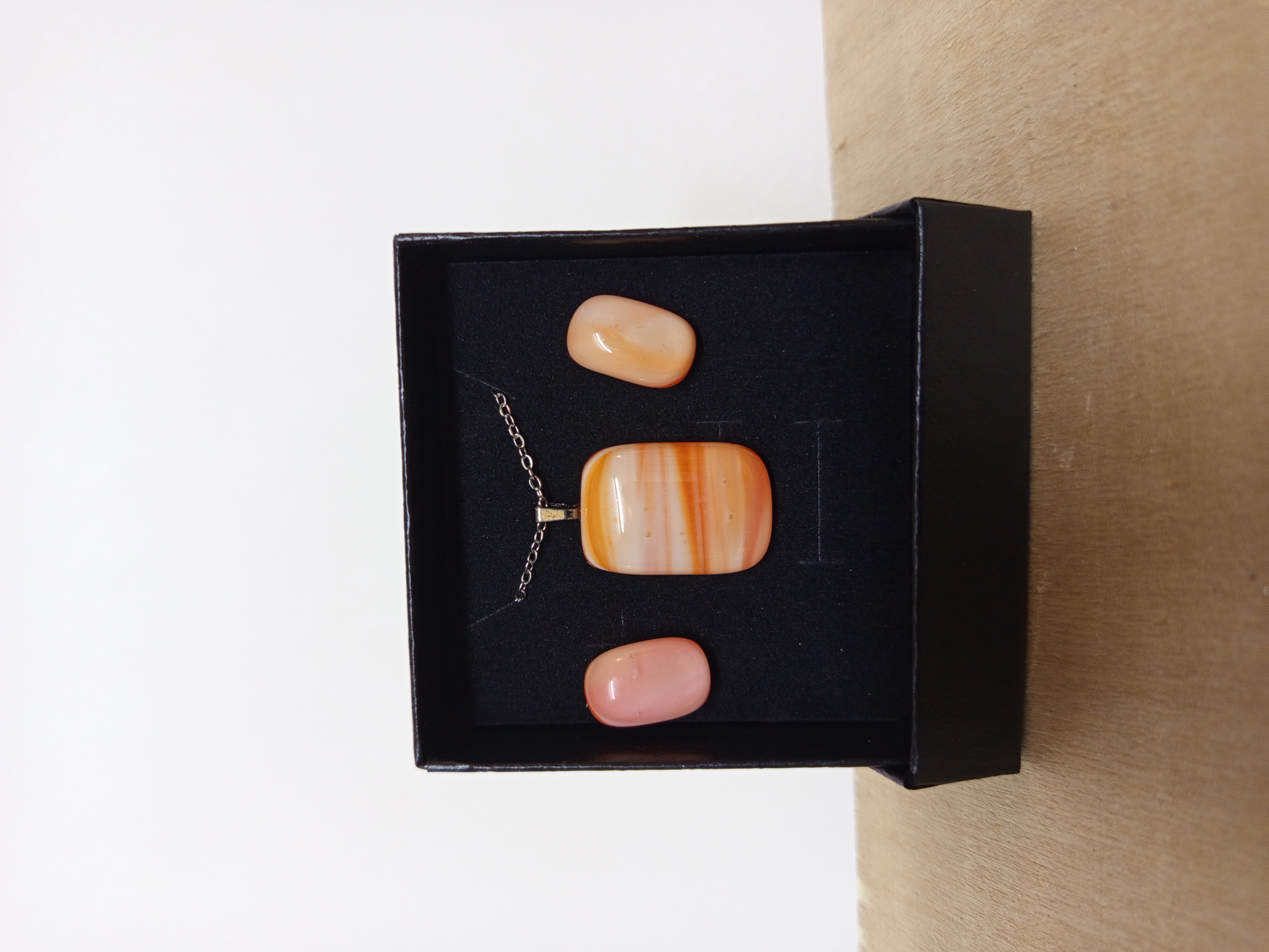 Parure en verre fusionnée