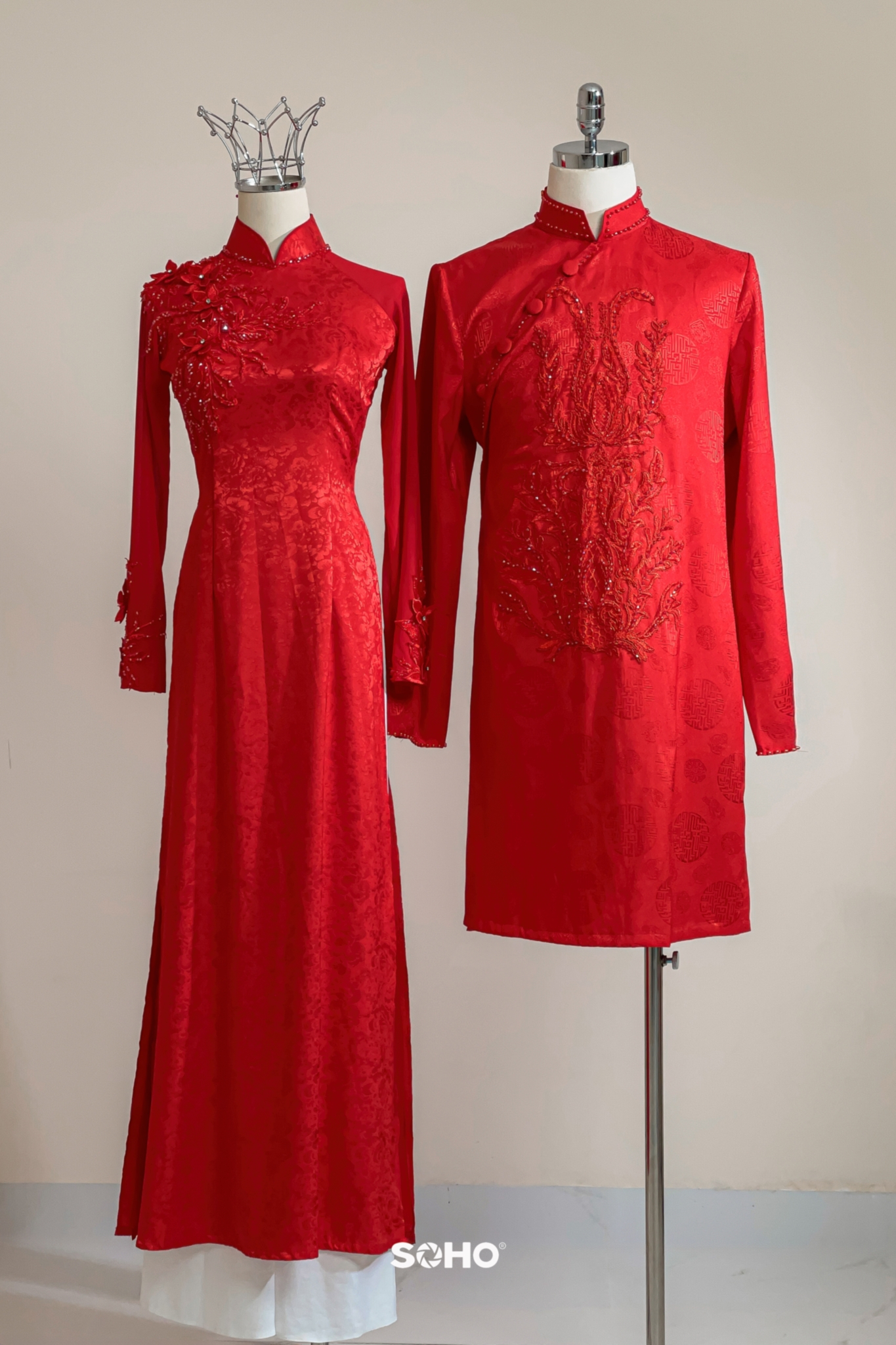 Áo Dài Gấm Đỏ Thêu Hoa