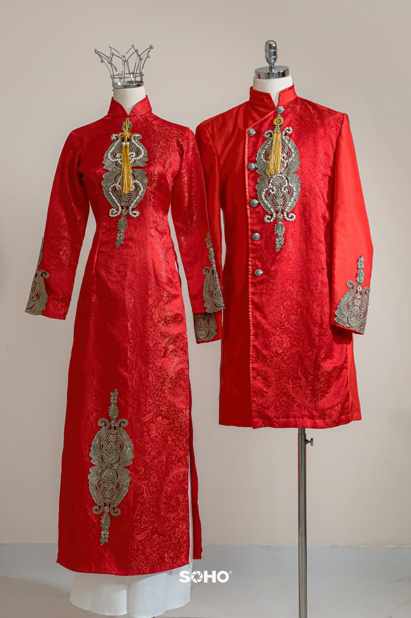 Áo Dài Đỏ Gấm Kết Vàng