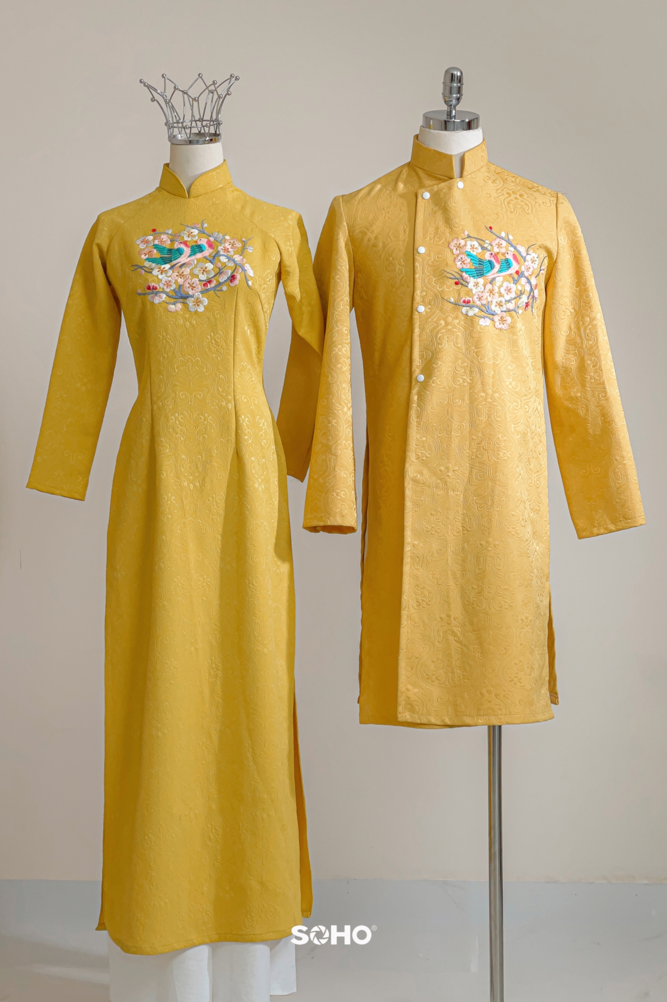 Áo Dài Gấm Vàng Thêu Hạc