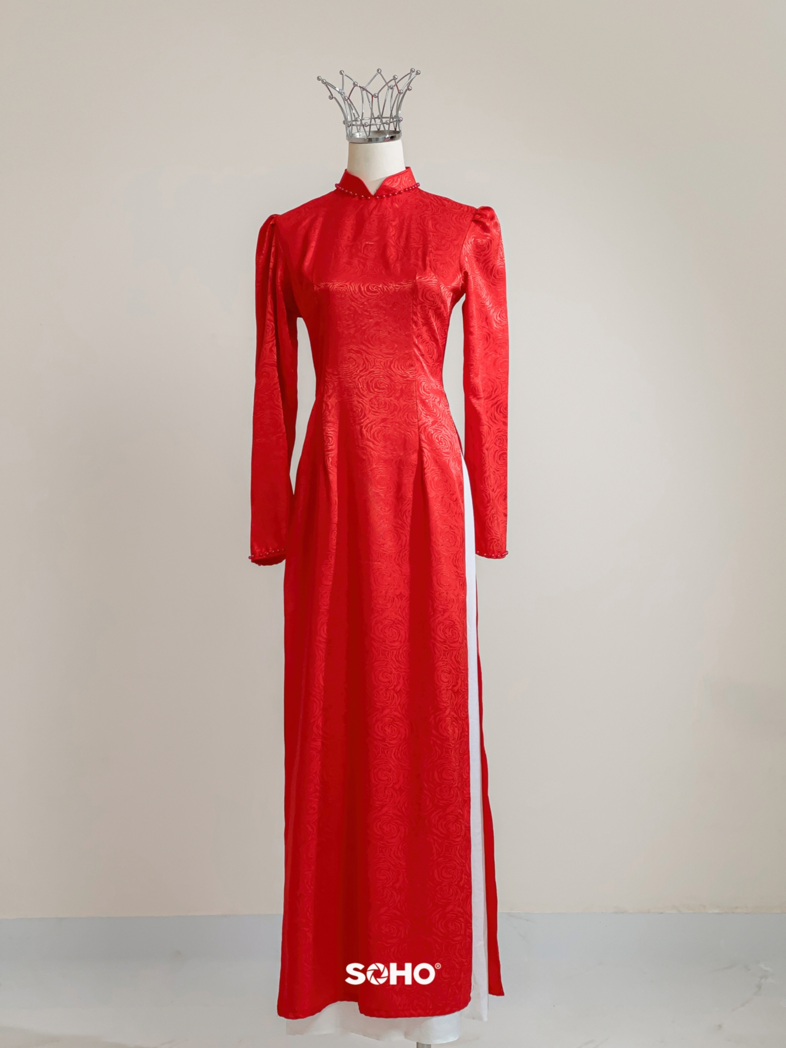 Áo Dài Gấm Đỏ Đính Hạt 