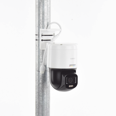 Domo PT IP 4 Megapixel / Lente 4 mm / Luz Blanca 30 mts / dWDR / PoE / IP66 / Micrófono y Bocina Interconstruido / Micro SD / Incluye Montaje de Pered y Techo