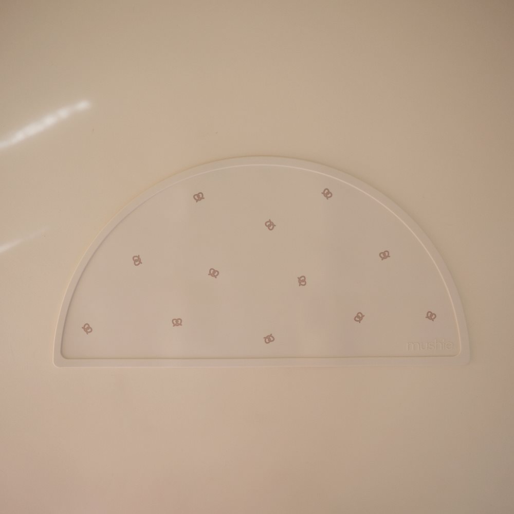 MUSHIE SILIKONINIS PADĖKLIUKAS Pretzel