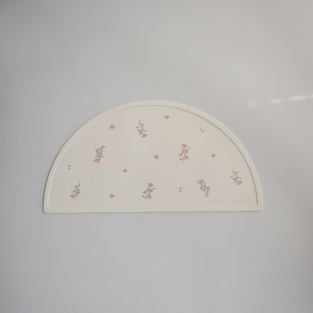 MUSHIE SILIKONINIS PADĖKLIUKAS Pink Flowers