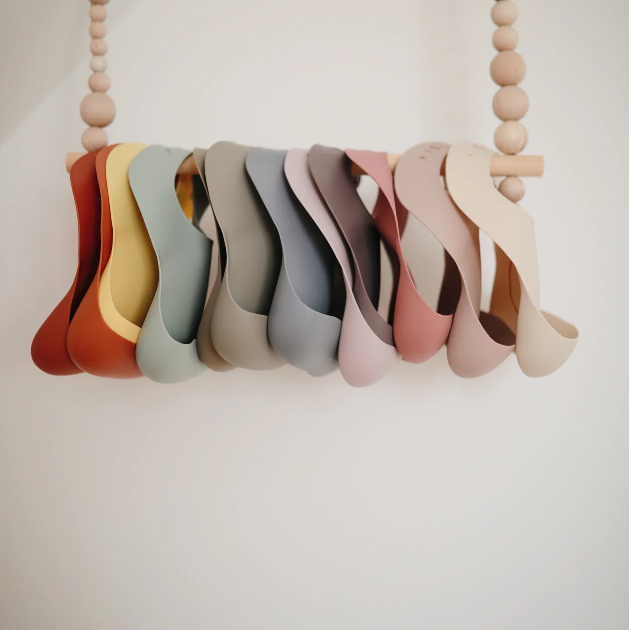 Mushie silikoninis seilinukas Sparrow