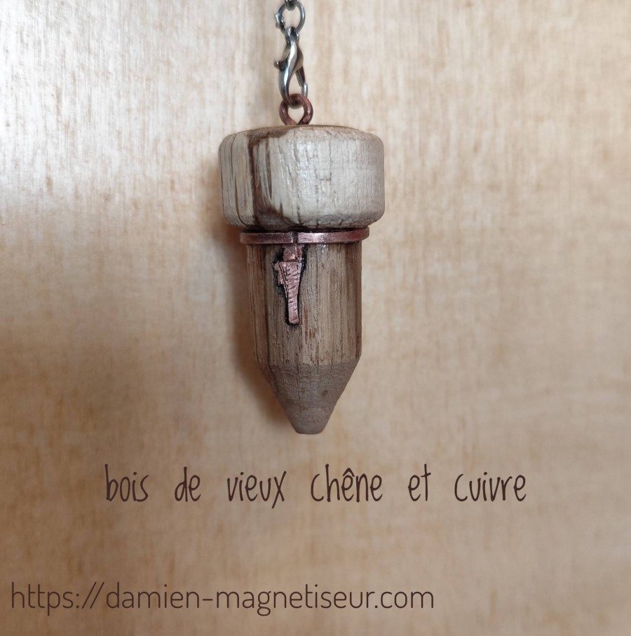 Pendule en chêne et cuivre