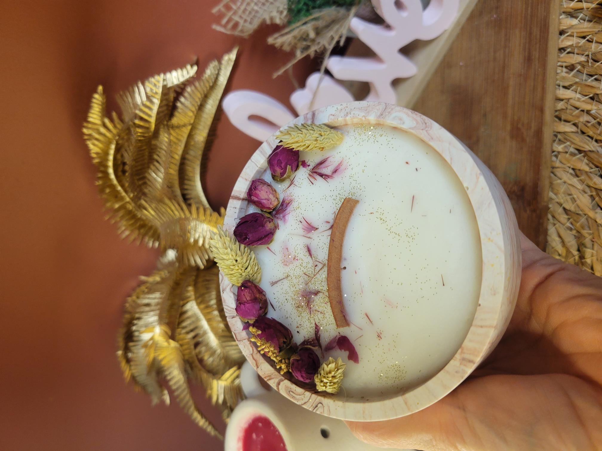 bougie parfumée fleurs séchées parfum cassis rose