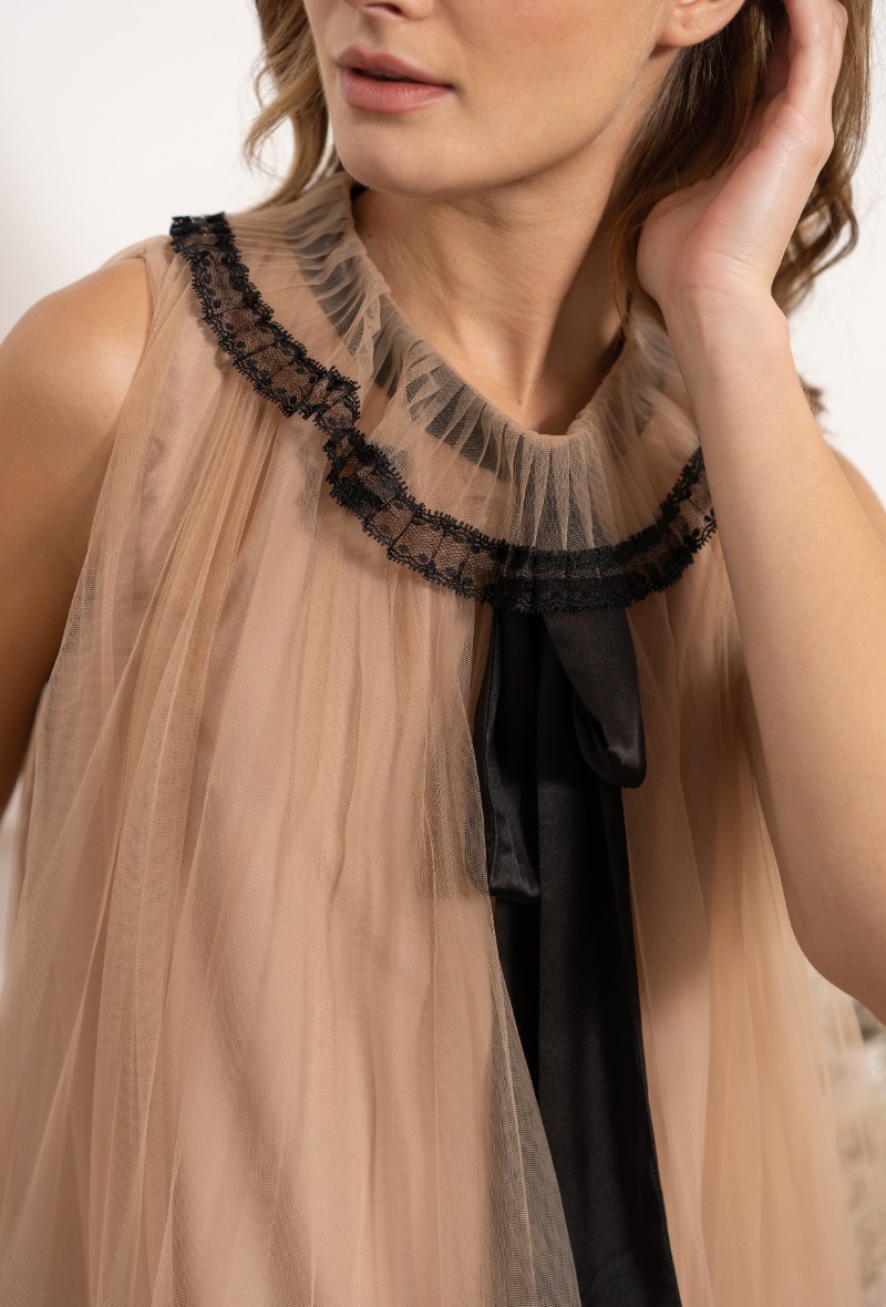 Tiulio suknelė su kaspinu