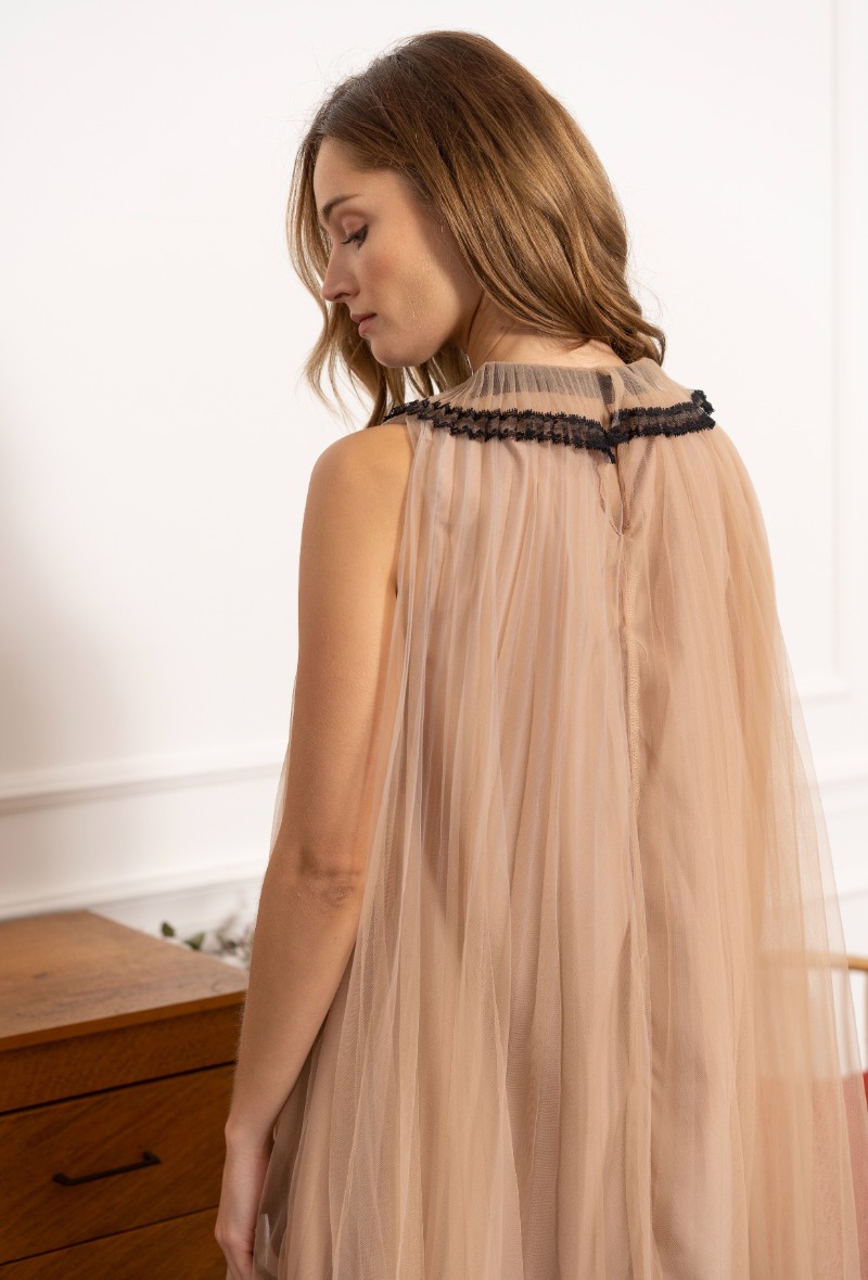 Tiulio suknelė su kaspinu