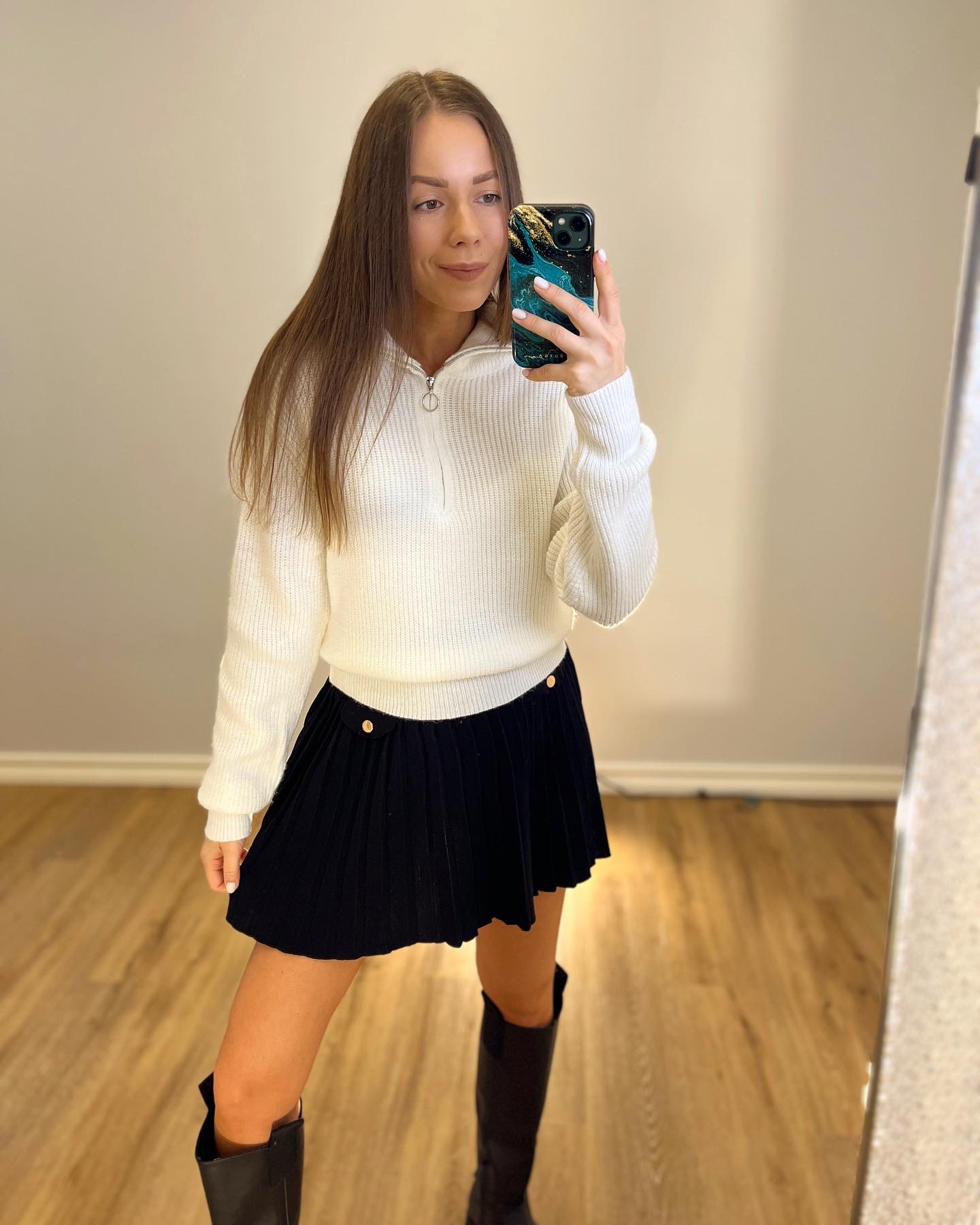 Klostuotas sijonas su guma