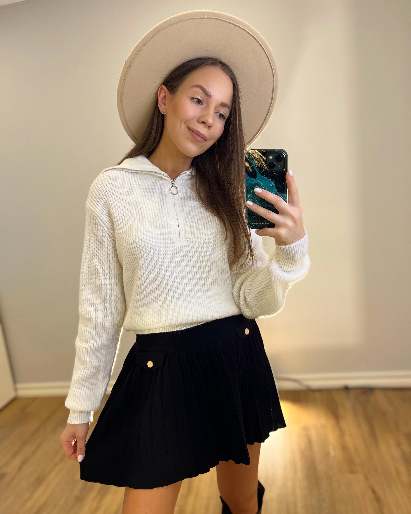 Klostuotas sijonas su guma