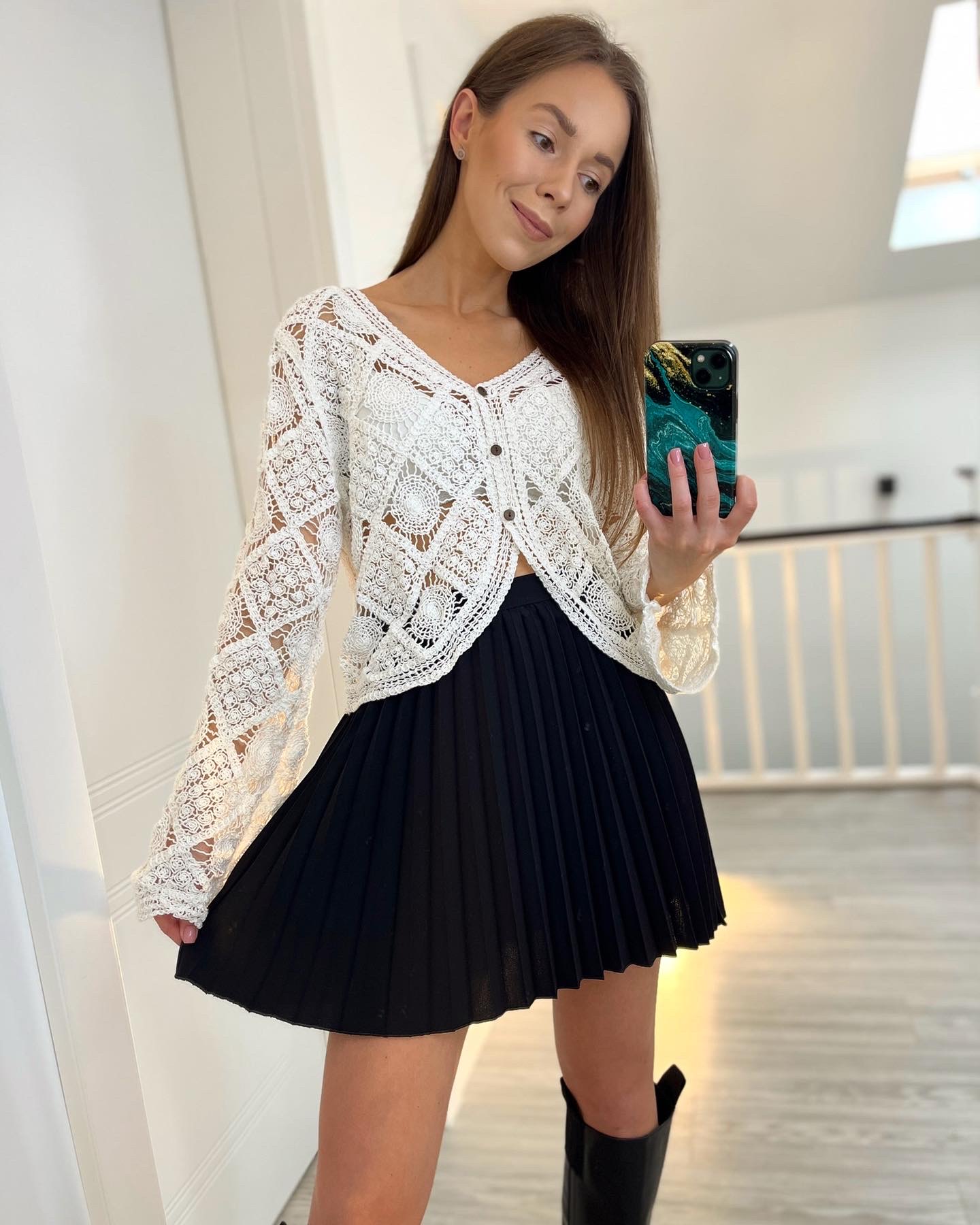 Baltas nertas kardiganas