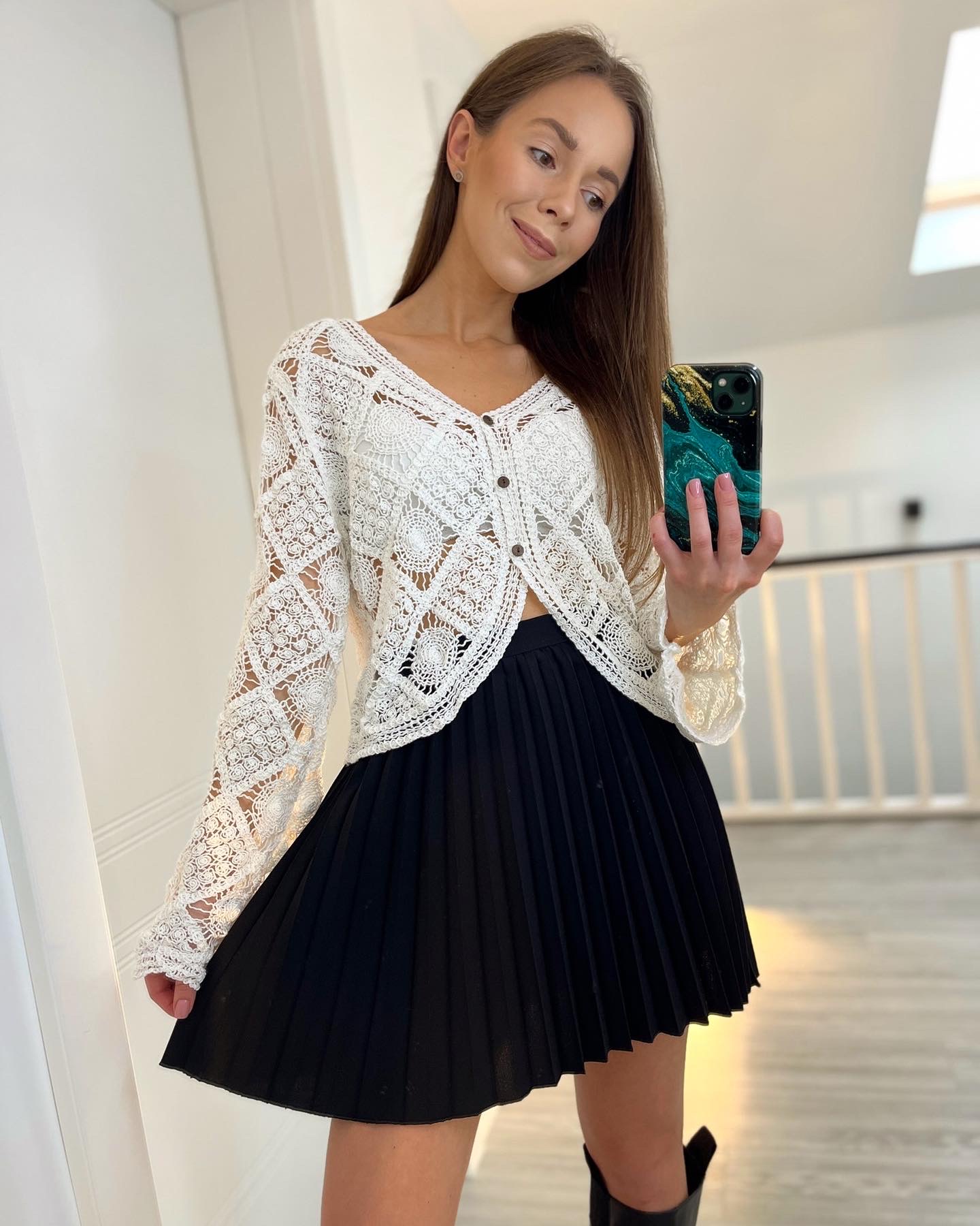 Baltas nertas kardiganas