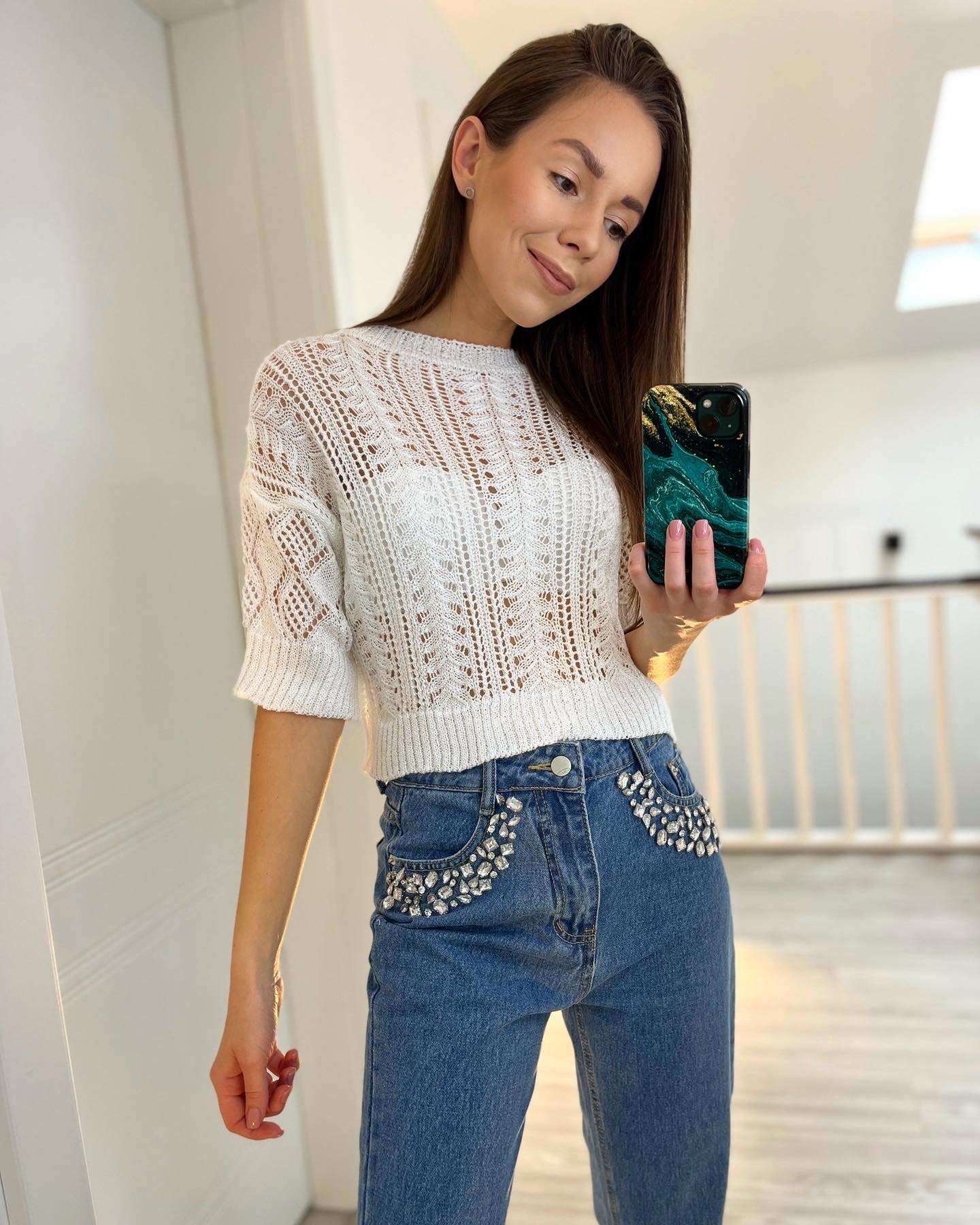 Balta nerta palaidinė